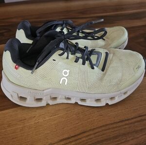 On Running Women's Cloudswift Athletic Shoes in Light Yellow/Black